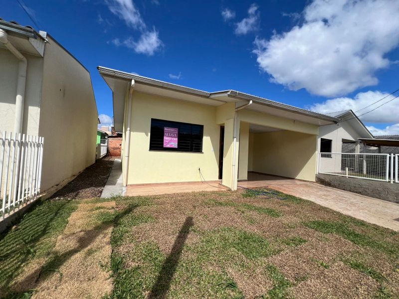 Casa para alugar com 3 dormitórios, 1 banheiro e 1 vaga de garagem no bairro Efapi